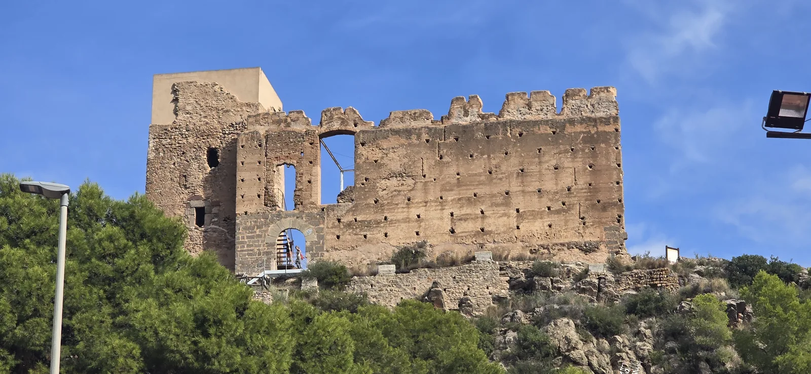 Estivella hike: a 9 km loop from Beselga castle to the Garbí
