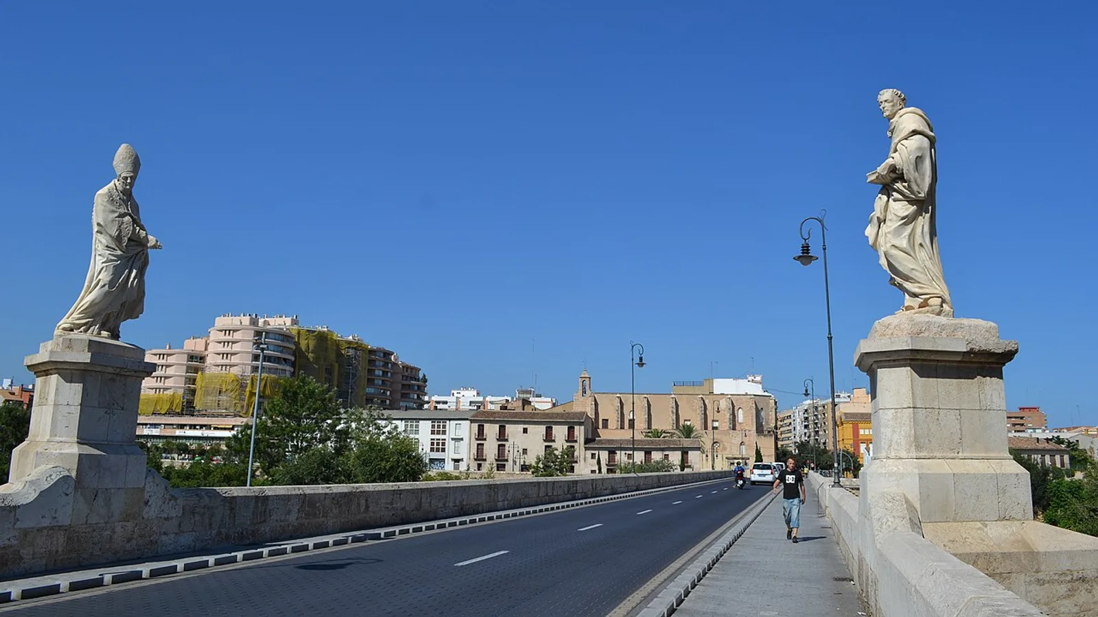 Turia Gardens: Valencia's 9km Park Built From a Riverbed