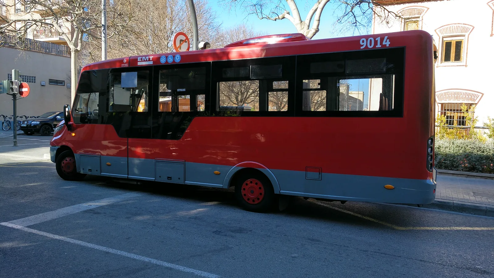 An EMT city bus stopped at a kerb in Valencia, livery visible