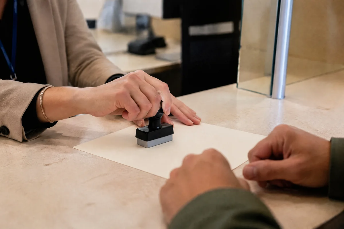TGSS office desk in Spain where you request your NUSS social security number in person