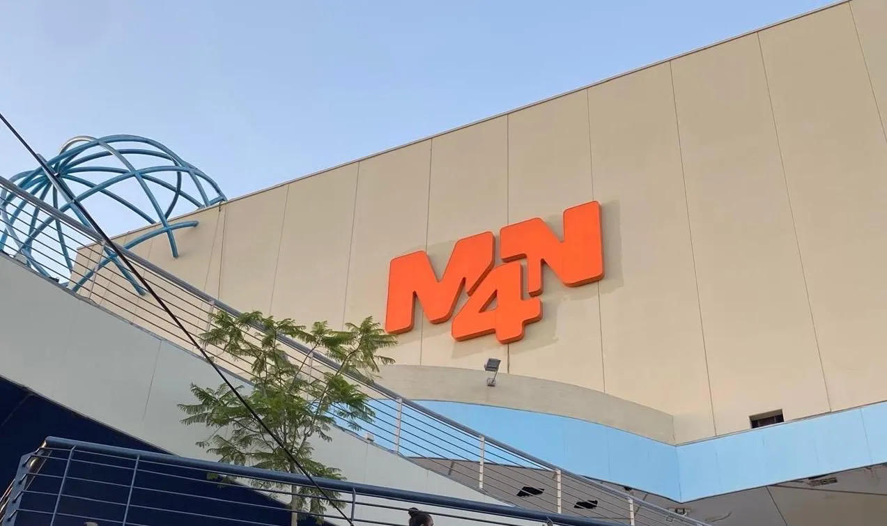 The orange MN4 logo on the facade of the Centro Comercial MN4 in Alfafar, home of Cines MN4