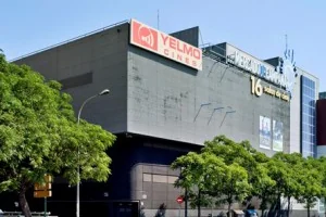 The red YELMO CINES sign on the building of Yelmo Cines Mercado de Campanar