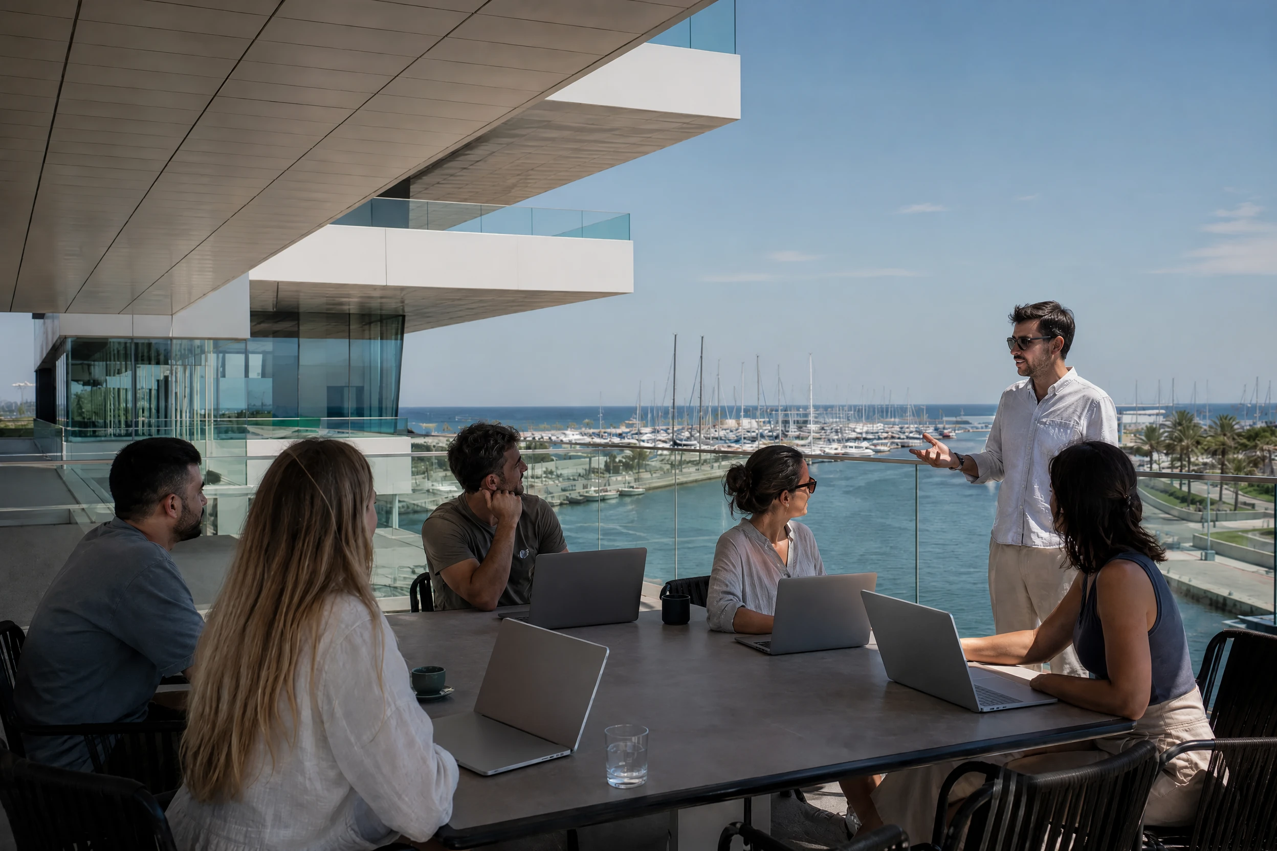 Terraza de la Marina de Valencia en Veles e Vents, escenario para un retiro work-from-Valencia