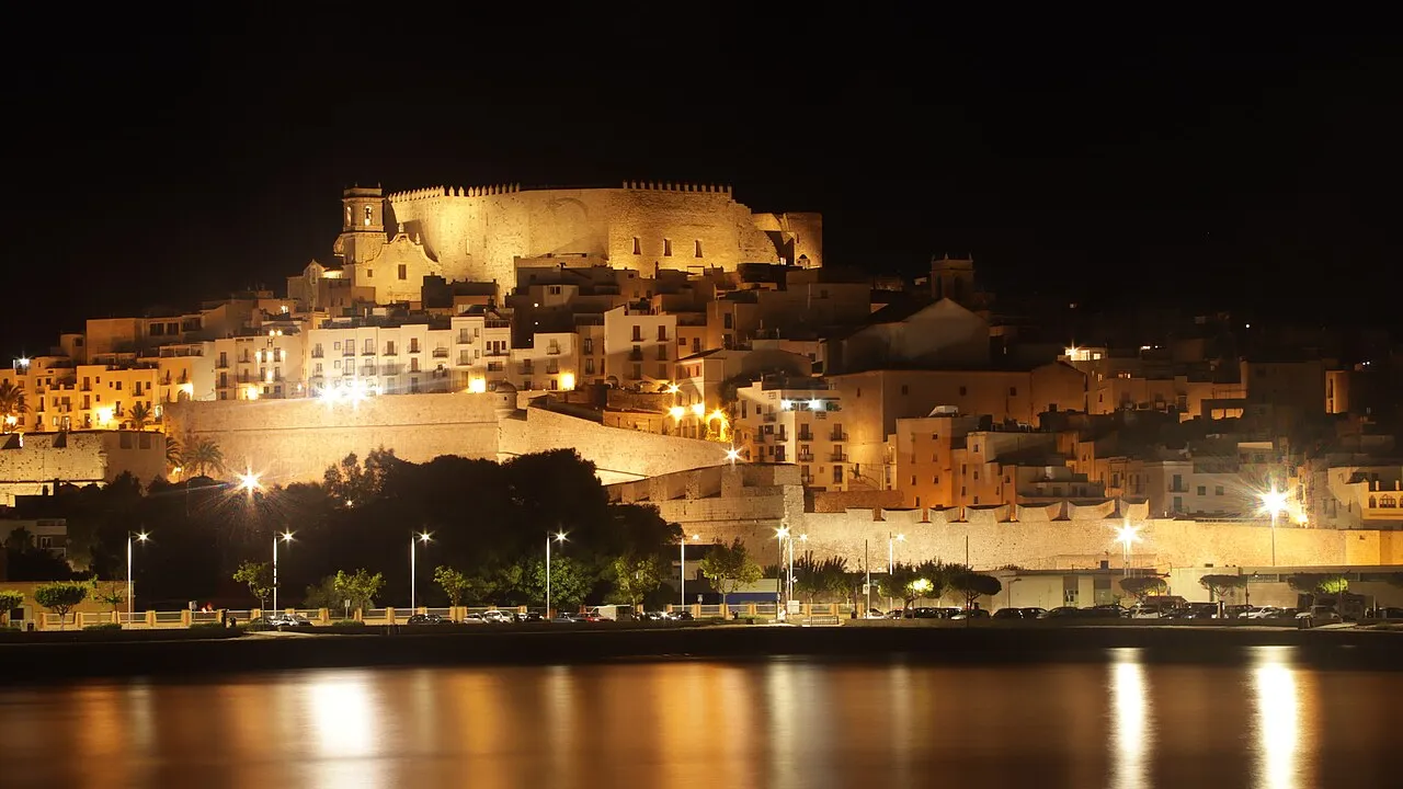 Panorama du château de Peníscola et de son rocher dominant la vieille ville