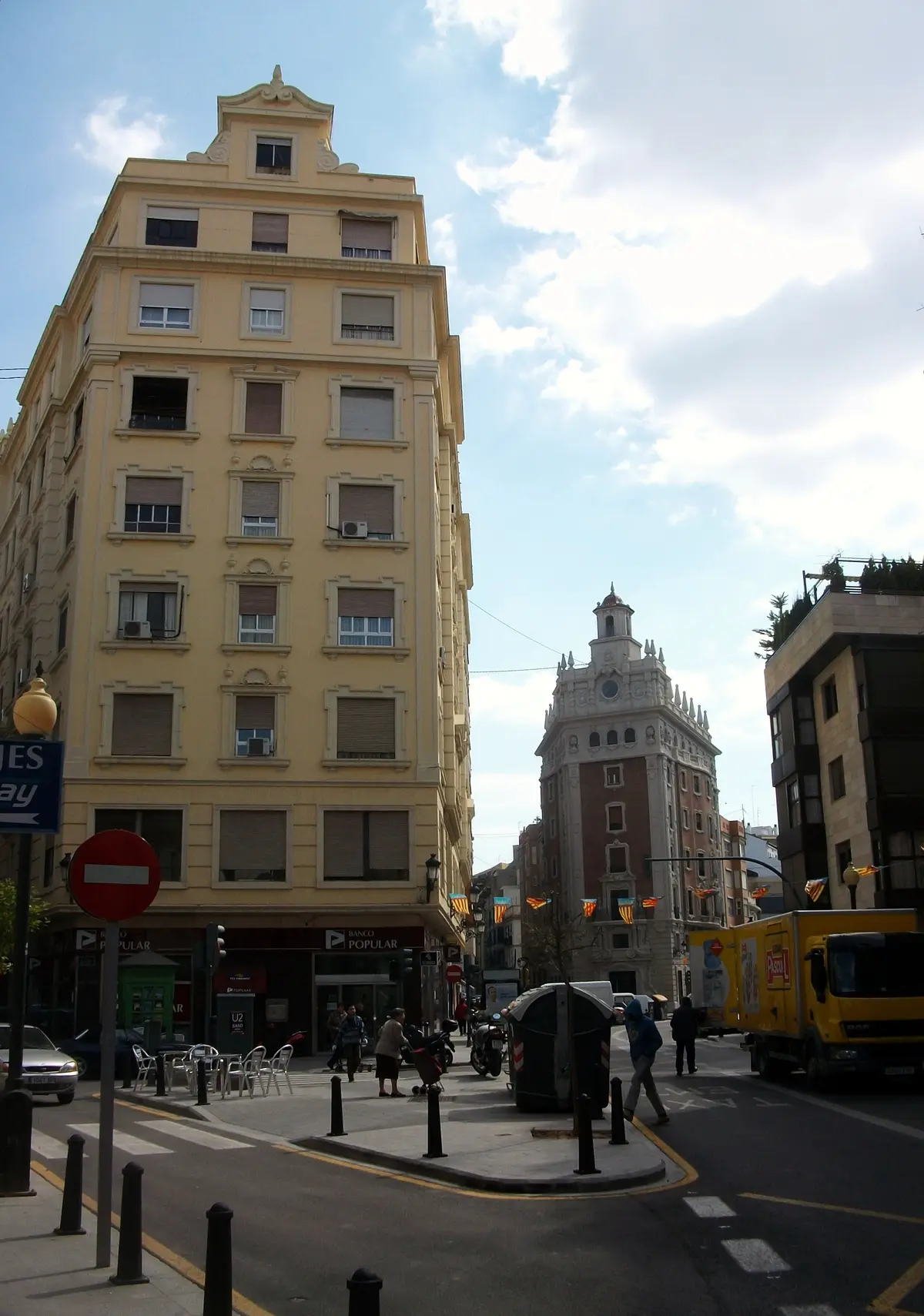Une rue piétonne de Russafa (Ruzafa), quartier vivant et multiculturel de Valencia