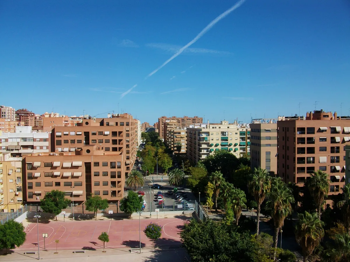 Carrer Campoamor, a residential street in Algiros, Valencia