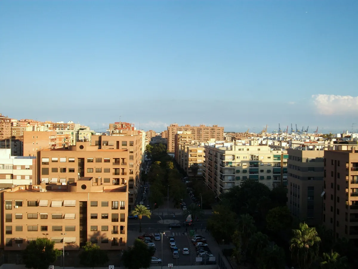 Carrer Campoamor in Ciutat Jardi, a garden-suburb street in Valencia