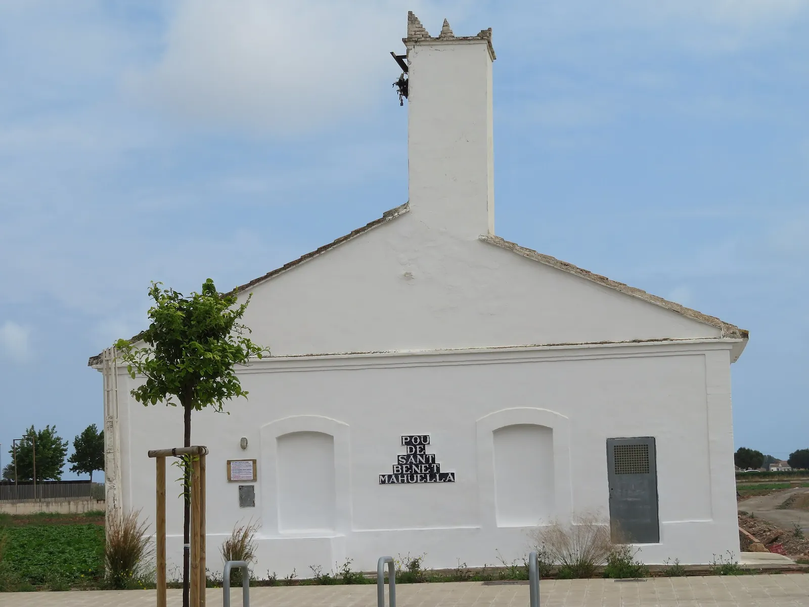 La casa encalada del Pou de Sant Benet, en Mahuella, Valencia