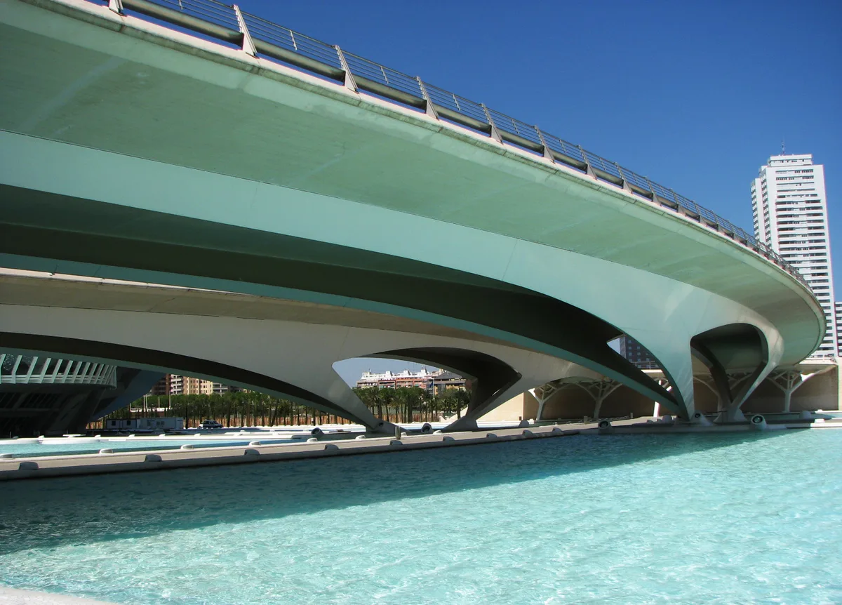 The Calatrava-designed bridge over the old Turia riverbed near Mont-Olivet, Valencia
