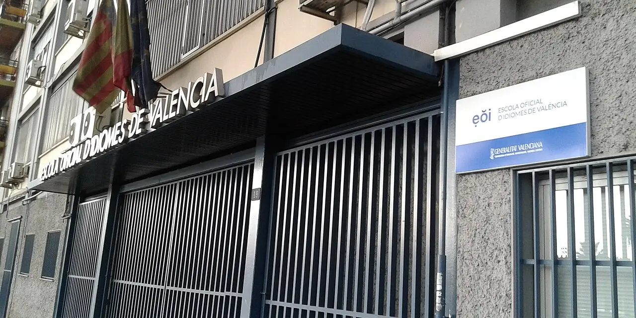 Ingang van de Escola Oficial d'Idiomes de València