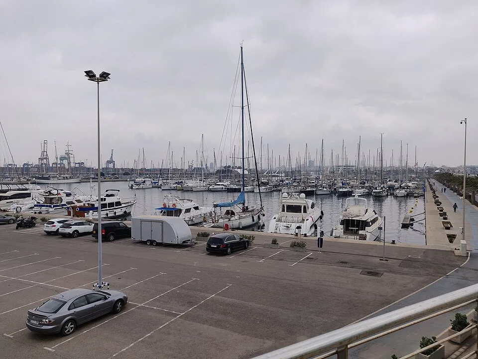 Le front de mer et les quais de La Marina de Valencia, où se trouve Marina de Empresas au Muelle de la Aduana