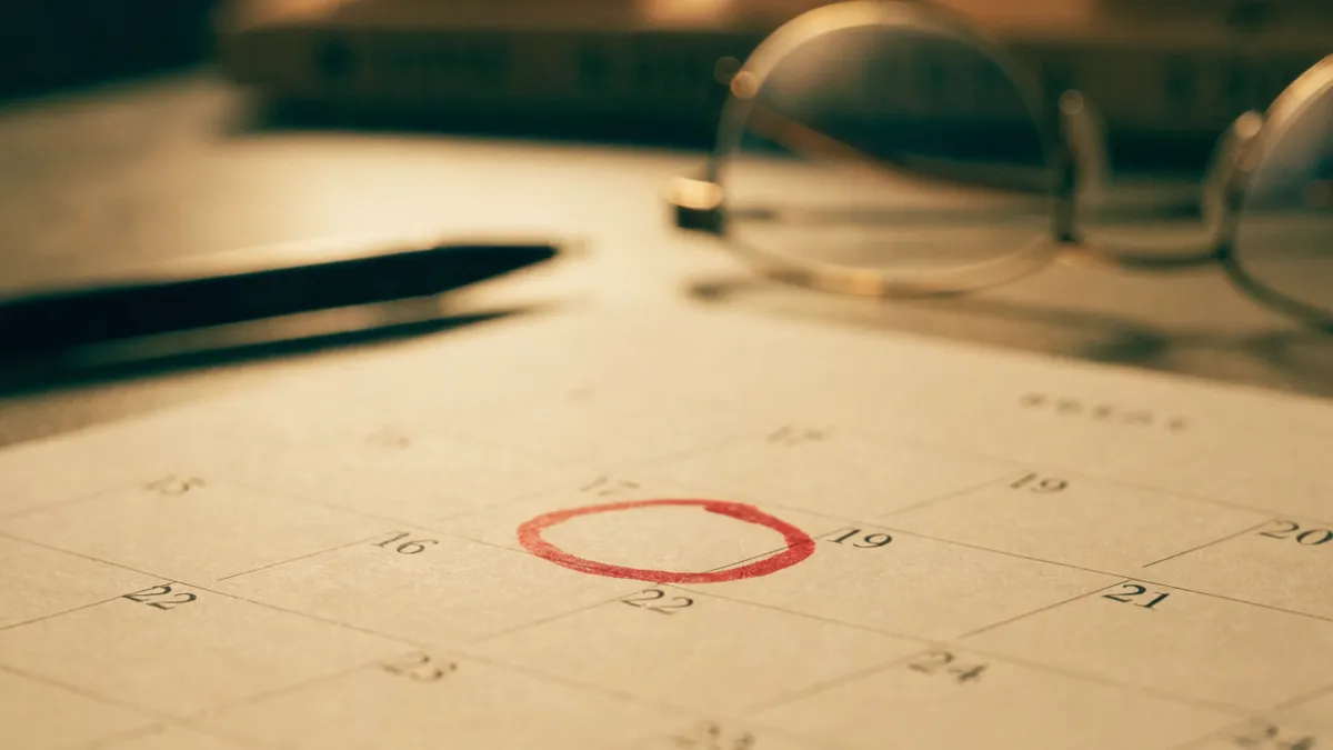 Kalenderpagina met een omcirkelde fiscale deadline