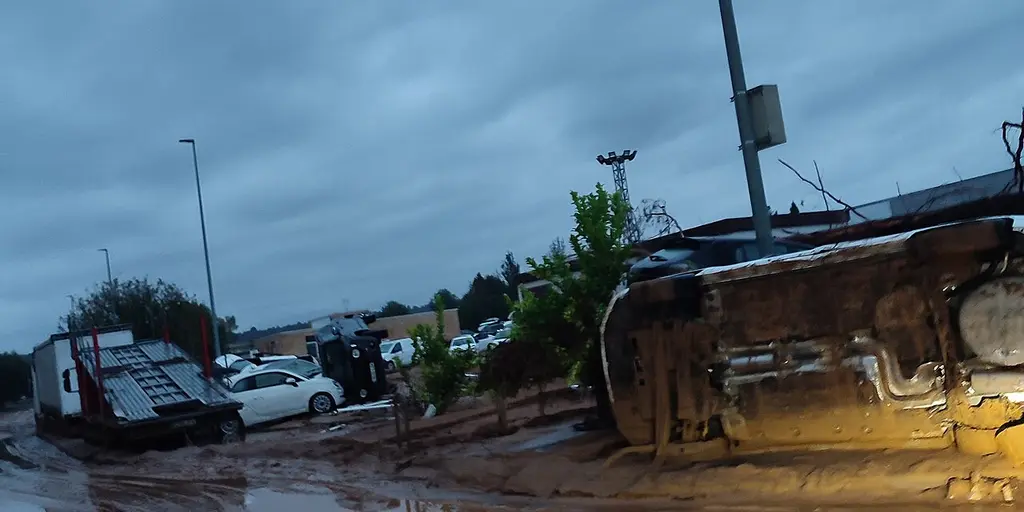 Wrecked cars in Chiva on 1 November 2024, three days after the DANA flood