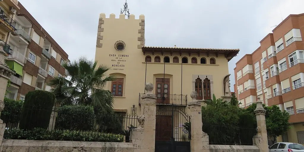 The Casa Comuna of the Reial Sequia de Moncada, a building with a crenellated tower among apartment blocks