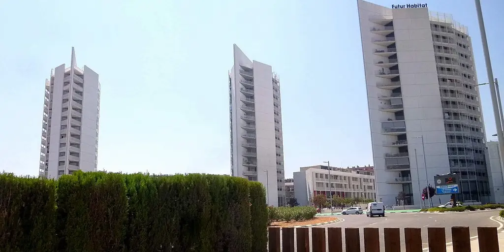 New apartment towers in the Parc Central area of Torrent