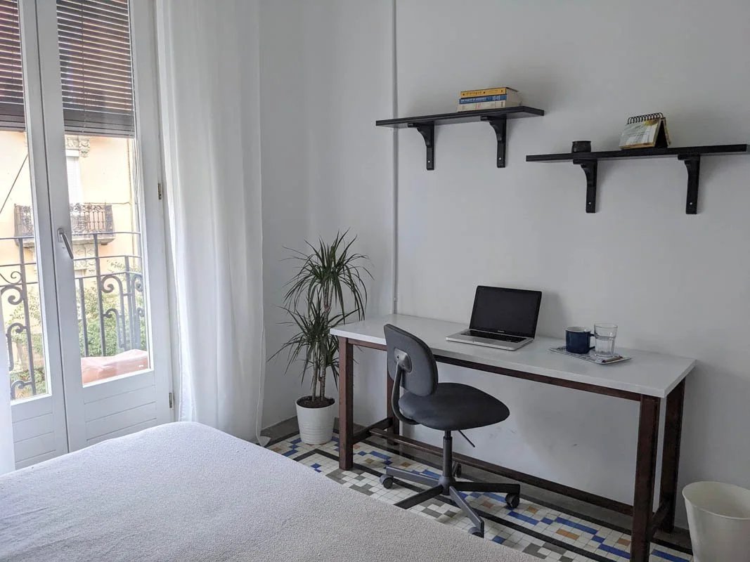 Representative coworking desk setup for Nau Coworking